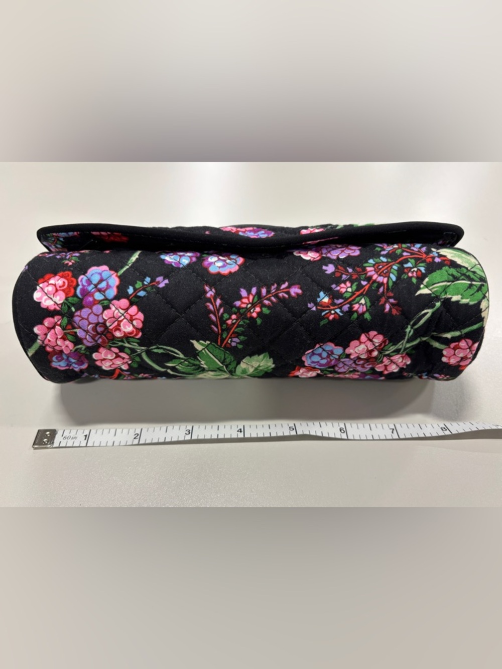 NWT NEW VERA BRADLEY Iconic On A Roll Winter Black Floral Quilted Cosmetic Pouch - Picture 5 of 6